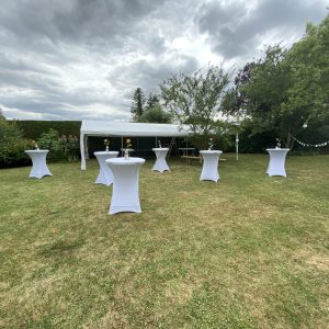 Tables mange debout